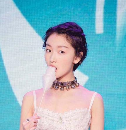 想让男神喜欢你 试试周冬雨同款刘海编发 想让男神喜欢你 试试周冬雨同款刘海编发