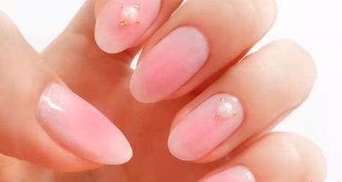 夏天美甲什么颜色好看