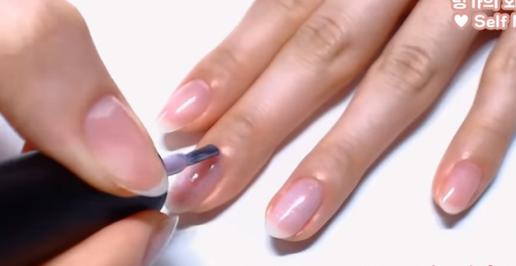 夏天美甲什么颜色好看