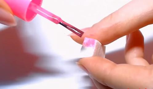 夏天美甲什么颜色好看