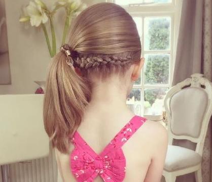 小女孩发型绑扎方法:妈妈必看的女孩扎头发的方法图片