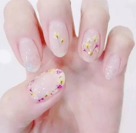 日系干花美甲图片