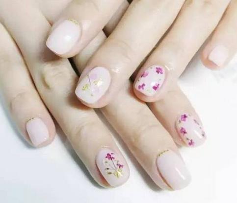 日系干花美甲图片