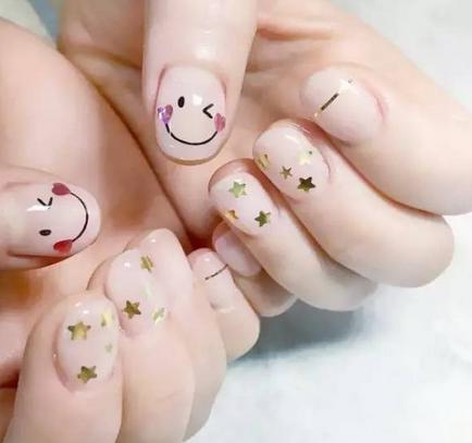笑脸美甲图片
