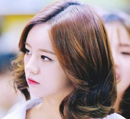 2017年染什么颜色显白 2017年染什么颜色显白