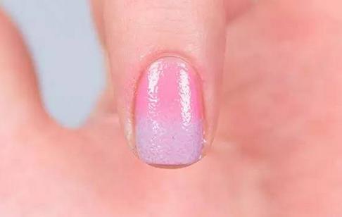 清新条纹美甲教程