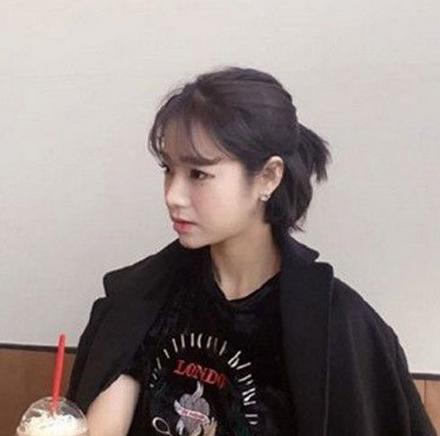 短发夏天怎么扎好看