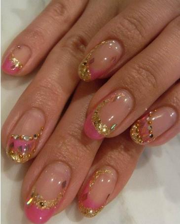 如何涂抹指甲油好看