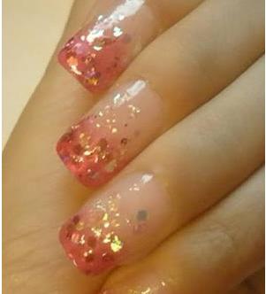 如何涂抹指甲油好看