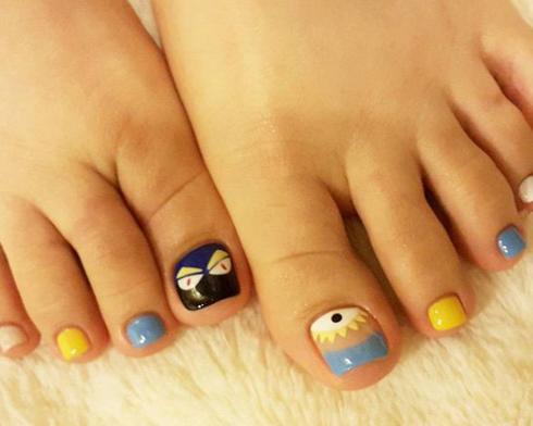 显白脚趾甲图片2017