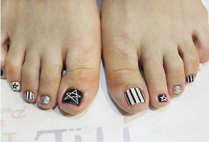 显白脚趾甲图片2017