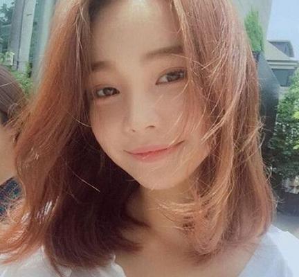 夏天染什么颜色头发好看 夏天染什么颜色头发好看