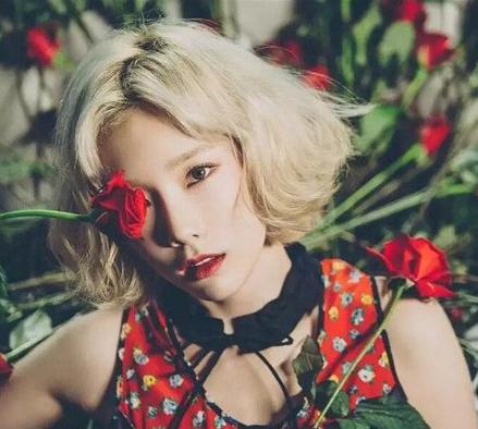 夏天染什么颜色头发好看 夏天染什么颜色头发好看