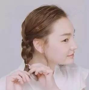 短发盘发教程图解步骤 短发盘发教程图解步骤