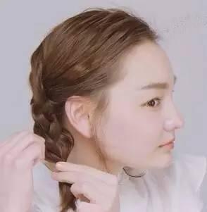 短发盘发教程图解步骤 短发盘发教程图解步骤