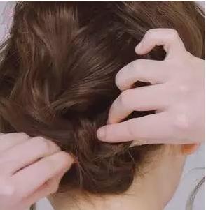 短发盘发教程图解步骤 短发盘发教程图解步骤