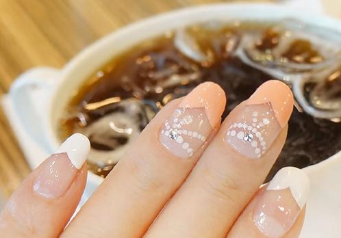 素雅蝴蝶结美甲教程