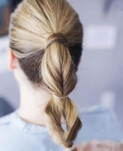 夏季马尾怎么扎好看