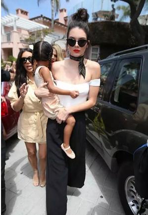 夏季丸子头扎法图解 夏季丸子头扎法图解