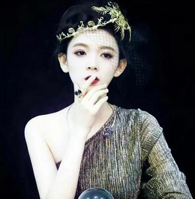 夏季盘发发型扎法