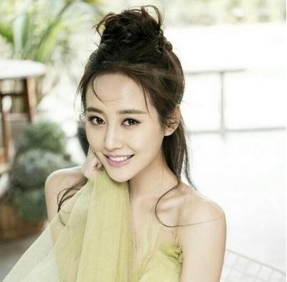 夏季盘发发型扎法