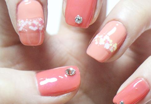 草莓亮片美甲教程