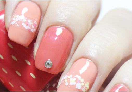 草莓亮片美甲教程