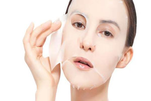 面膜里的精华液可以留着用吗能擦脸吗