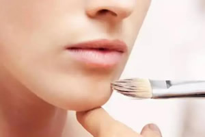 粉底和遮瑕的使用顺序哪个先用 粉底和遮瑕的使用顺序哪个先用