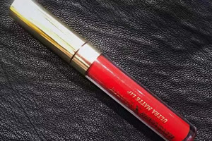 素颜涂什么颜色的口红好看(8款适合素颜涂的口红)