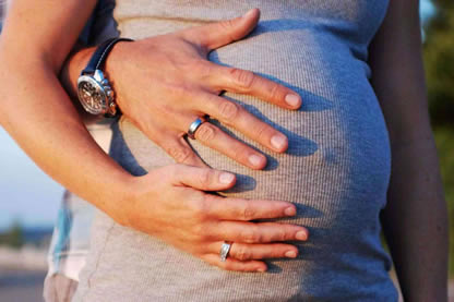 老人说摸一个地方就知道怀没怀孕 具体摸哪里？