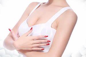 玻尿酸丰胸后有硬块，玻尿酸丰胸一个月还很硬